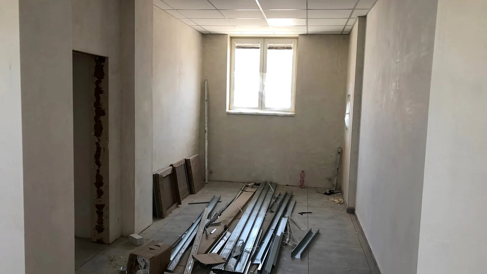 Priestor počas prípravy pred airless maľovaním